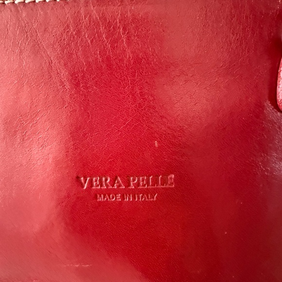 Vera Pelle Elegant Red Crossbody Bag - Picture 6 of 6
